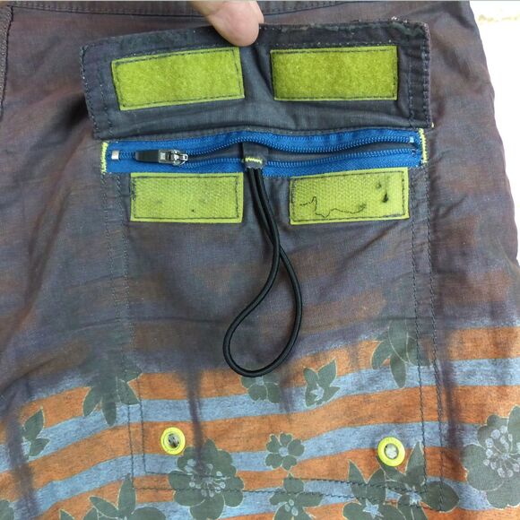 RVCA Board Shorts Mens 32 Vintage Brushed 9” Stripe Floral Ombre Swim Surf - Picture 11 of 14